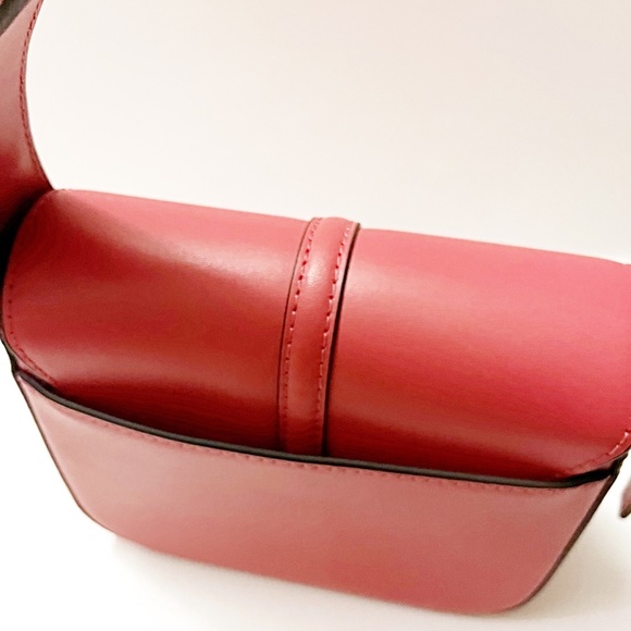 ✨NWT • MICHAEL KORS LYRA SMALL FLAP CROSSBODY MK KEY LOCK BAG PURSE - Picture 2 of 8